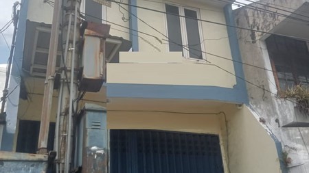 Disewakan Rumah 2 lantai di Jalan Simokerto Surabaya