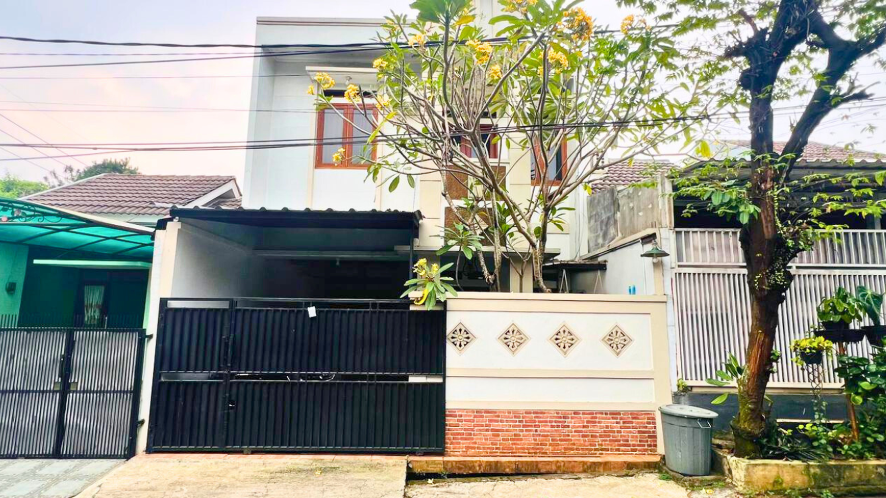 Rumah 2 Lantai Bagus dan nyaman cocok untuk keluarga siap huni di Cilodong, Depok.