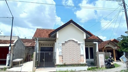 Rumah Tinggal 2 Lantai Lokasi Dekat Puskesmas Berbah Sleman 