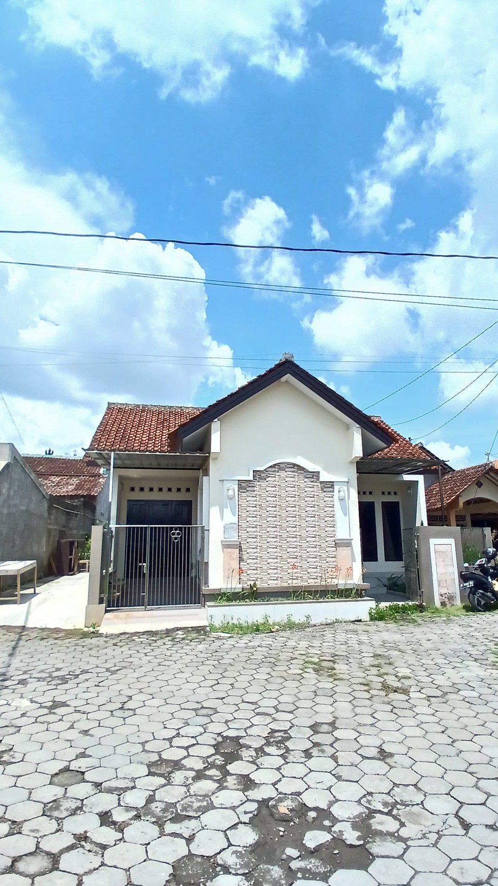 Rumah Tinggal 2 Lantai Lokasi Dekat Puskesmas Berbah Sleman