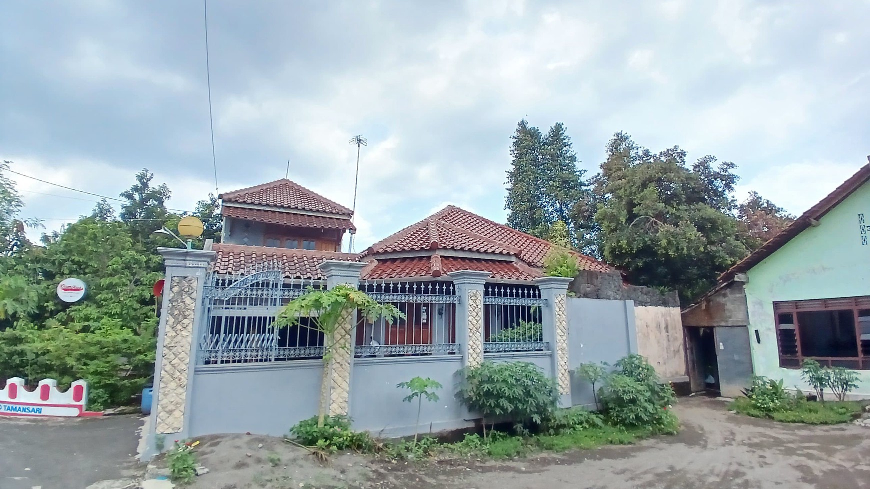 Rumah 2 Lantai Lokasi Strategis Dekat SPBU Kadipiro JL Wates, Kasihan Bantul
