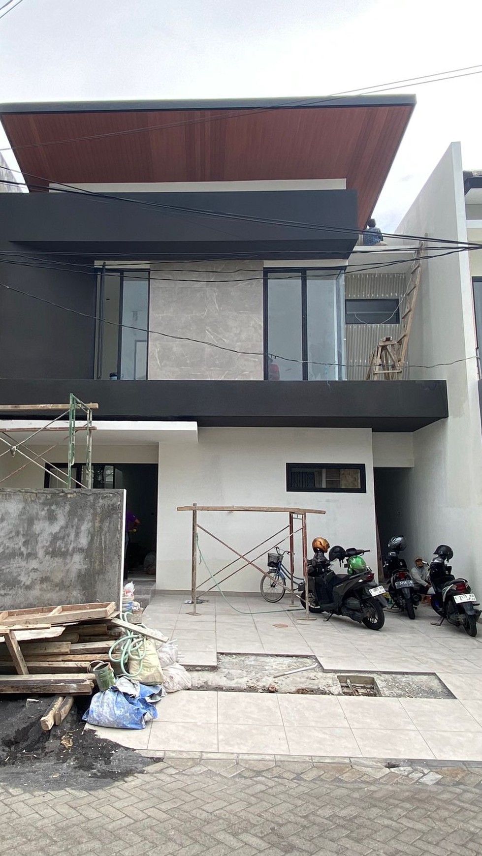 Dijual Rumah Baru Manyar Jaya - Menur pumpungan - Surabaya Timur Dekat Galaxy Mall