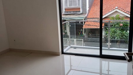 Rumah 2 lantai,dalam cluster di Bintaro Jaya 9