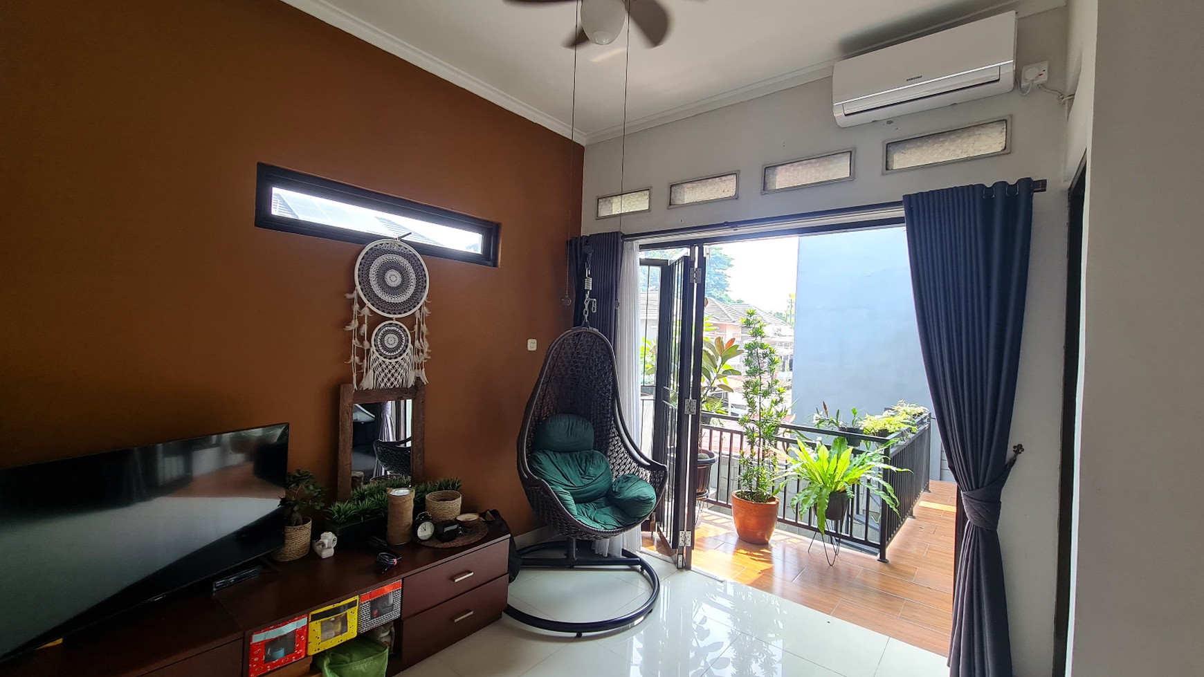 Rumah Dijual Dalam Cluster Posisi Hook, Ciracas, Jakarta Timur