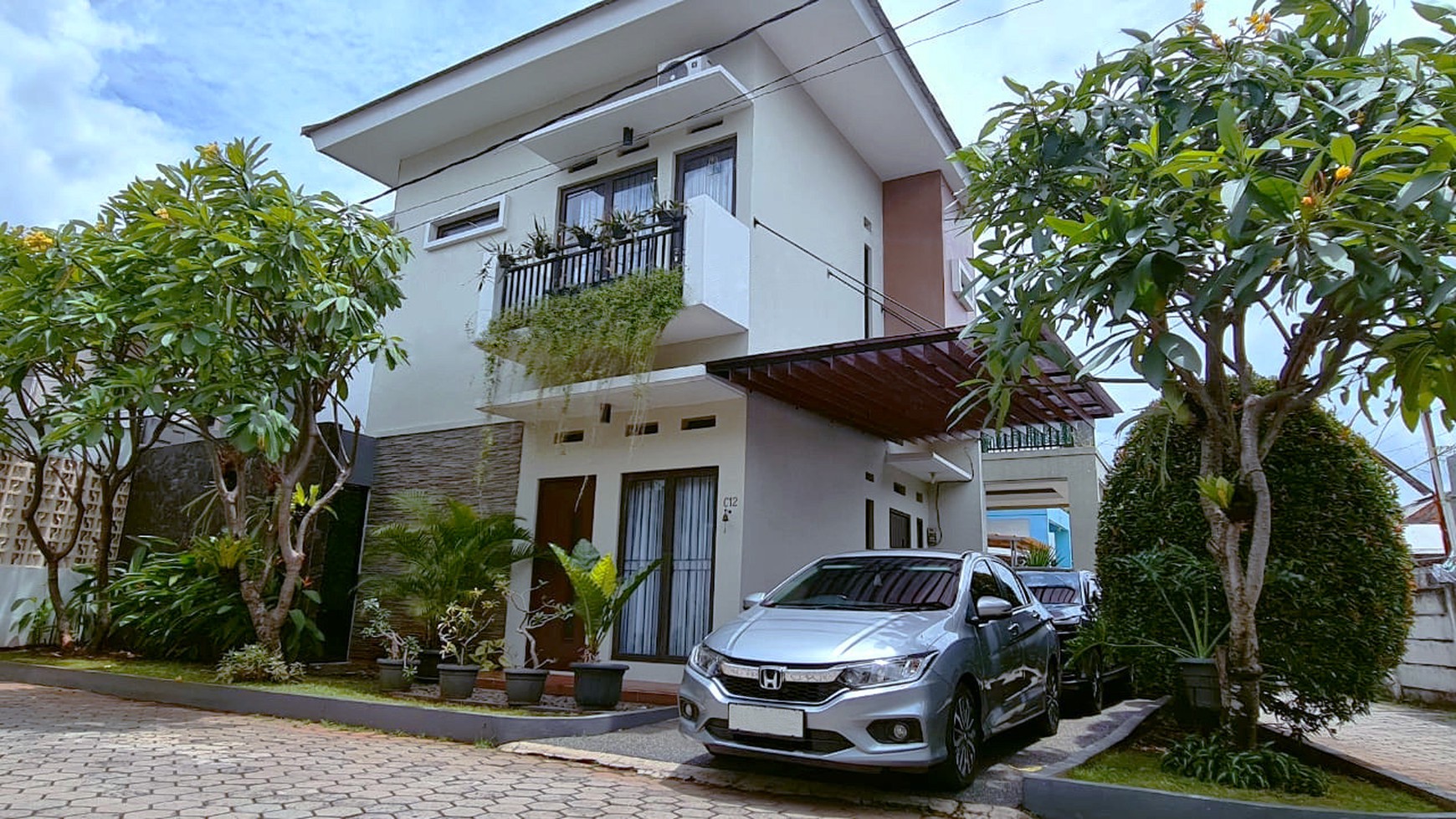 Rumah Dijual Dalam Cluster Posisi Hook, Ciracas, Jakarta Timur