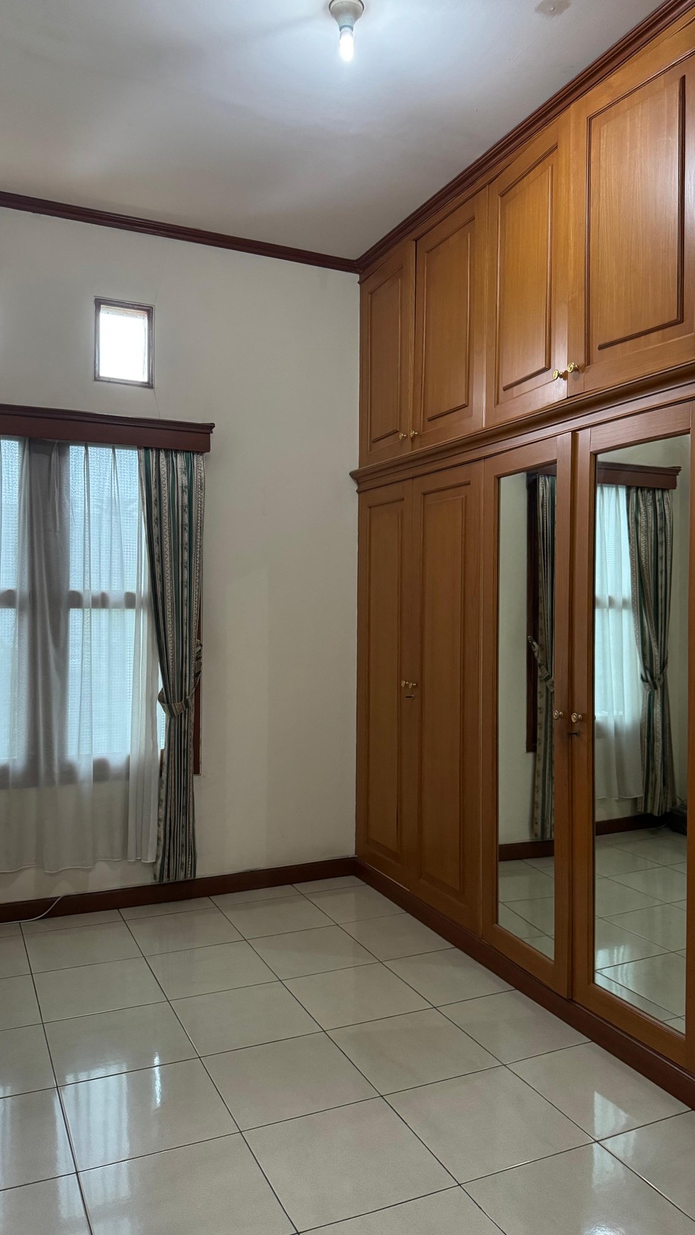 RUMAH DIJUAL JALAN H MANDOR JAKARTA SELATAN