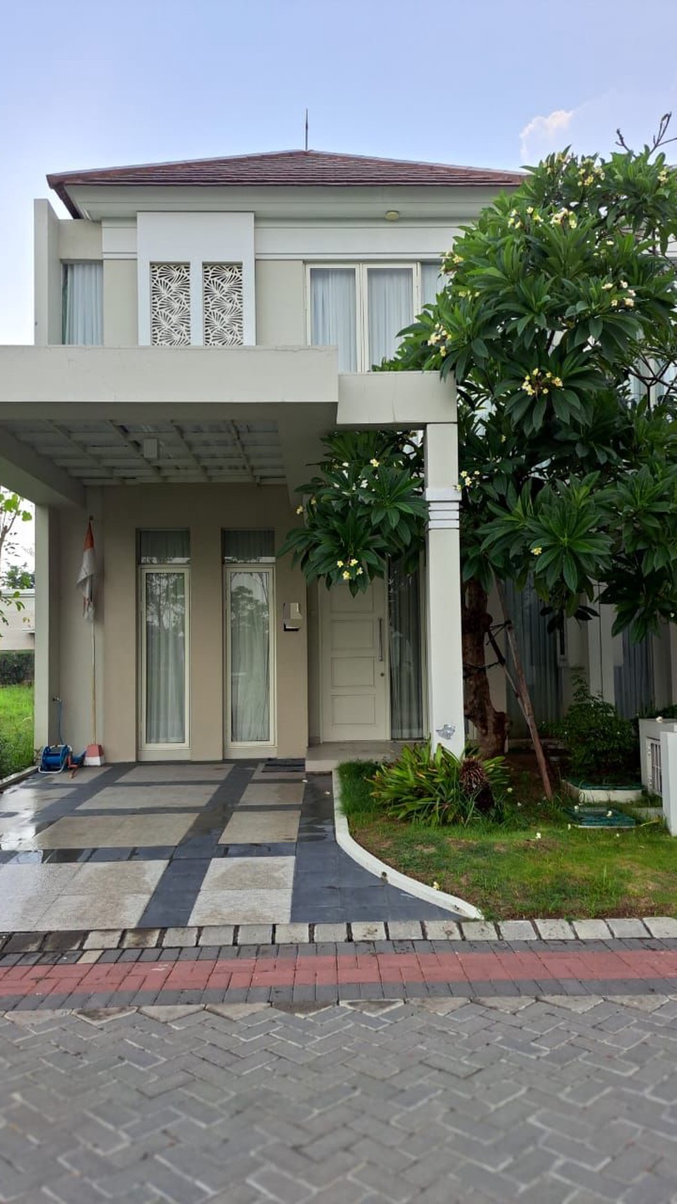 MURAH FURNISHED Dijual Rumah Grand Pakuwon - Brisbane Dekat Sekolah SAMPOERNA Academy , Surabaya Grammar School, Food Junction