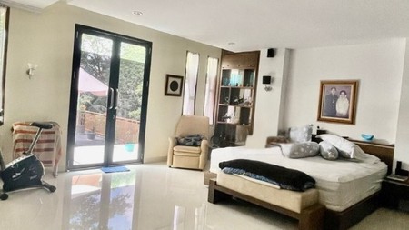 Rumah Siap Huni 2 1/2 Lantai di Jalan Hang Jebat Kebayoran Baru