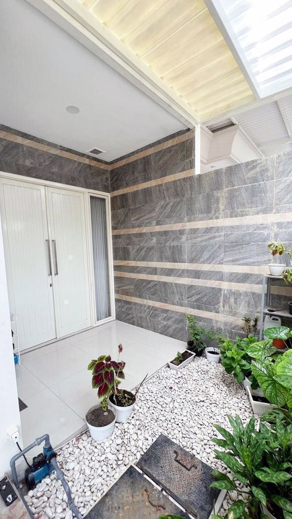 Rumah Baru di Sutorejo Utara Surabaya Timur, 2 Lantai, Minimalis, Siap Huni - LT -