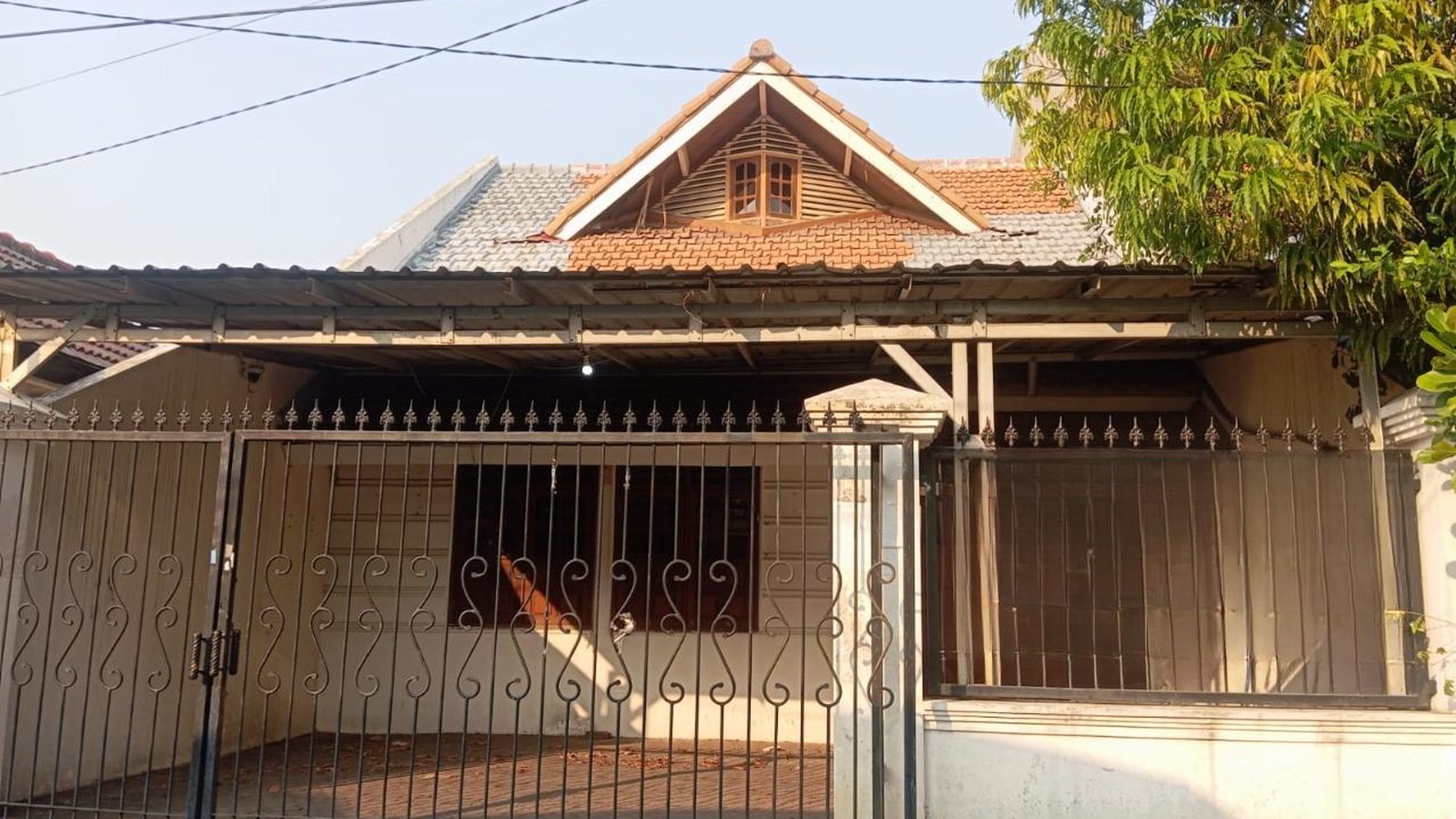 DIJUAL RUMAH UNFURNISHED STRATEGIS DARMO PERMAI UTARA