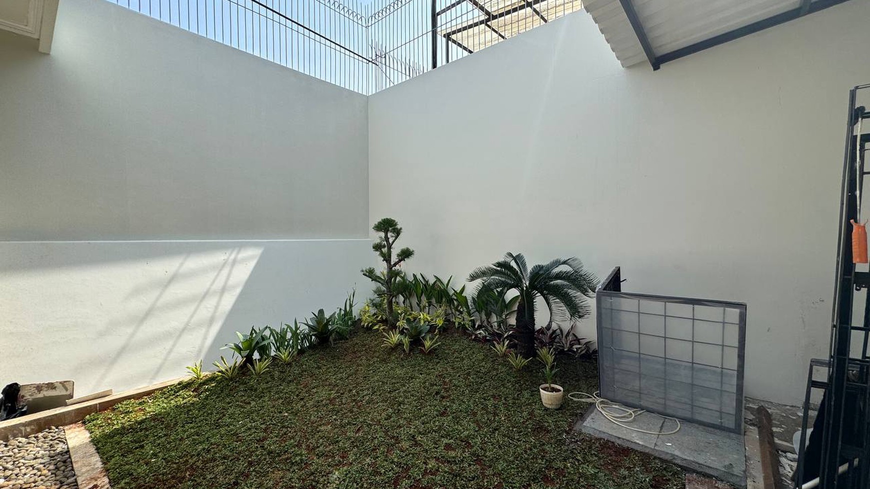 Jagakarsa raya rumah brand new lokasi private halaman luas