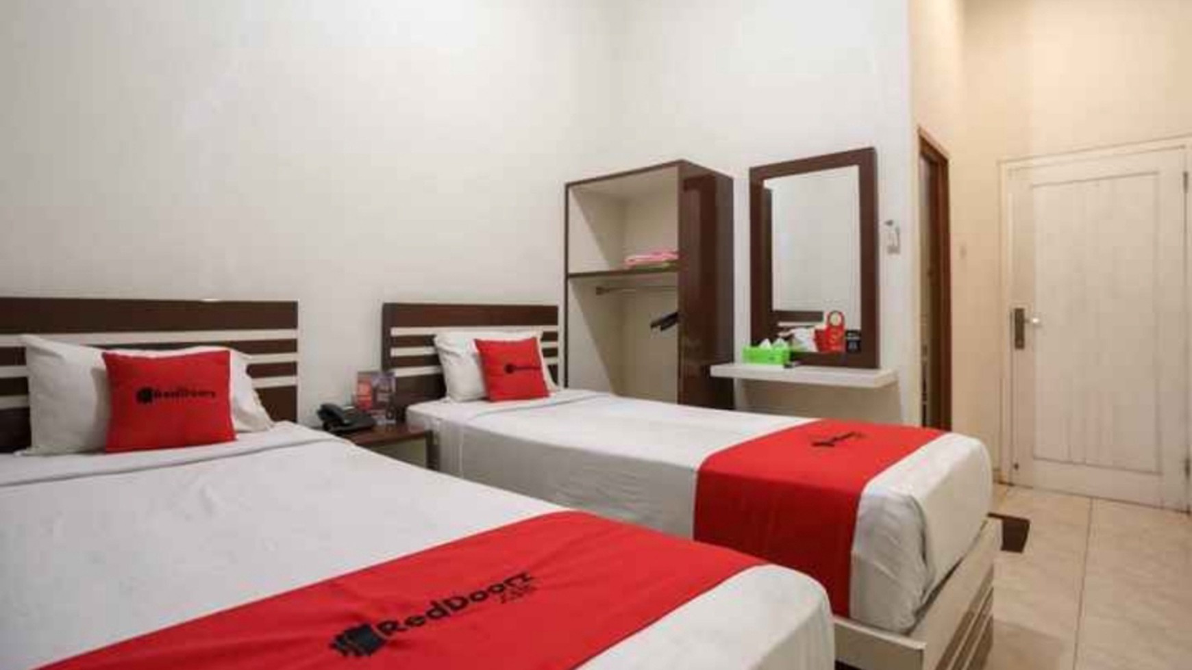 Dijual Hotel atau Red Doorz di tengah kota Bandar Lampung