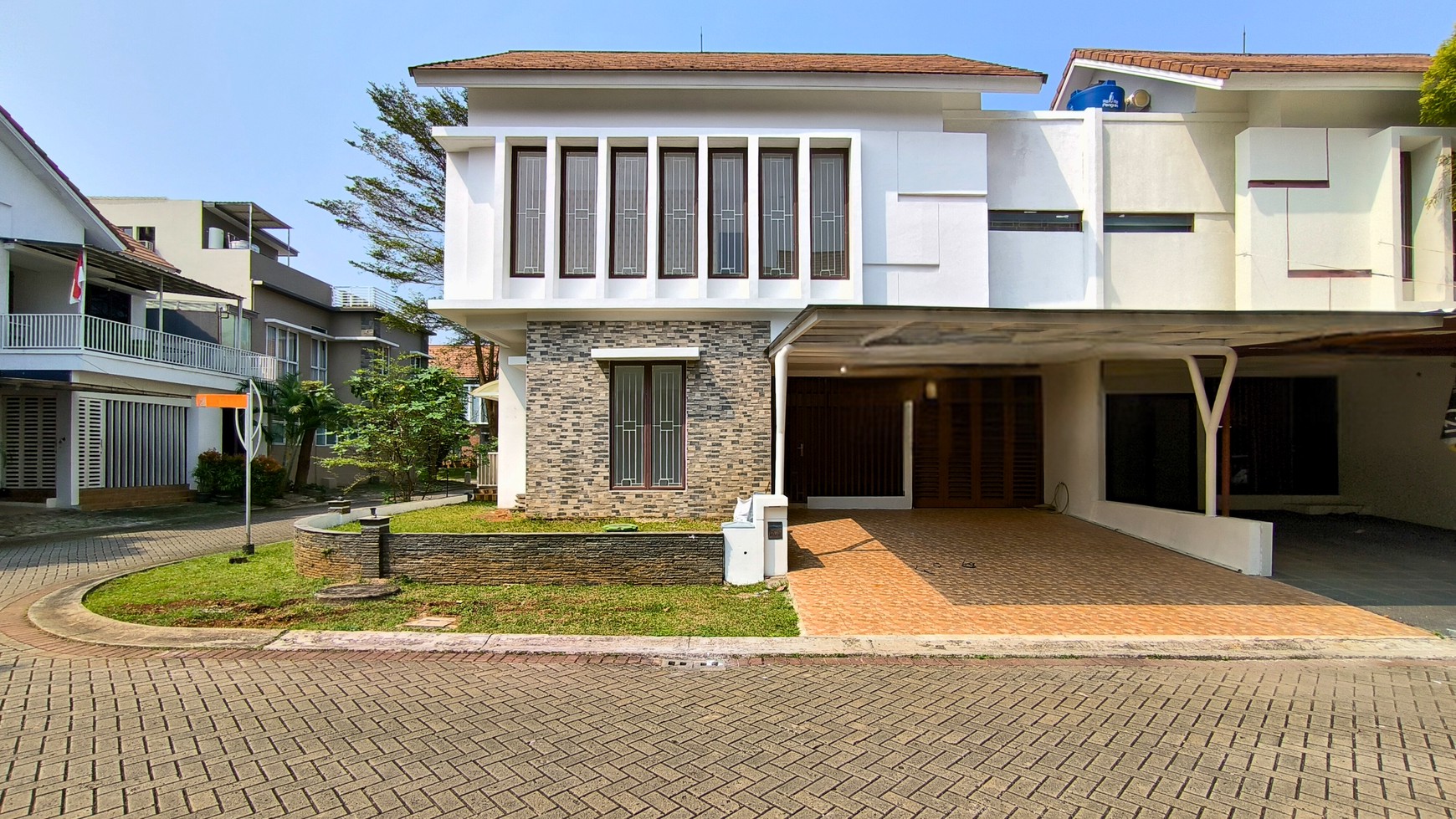 Rumah di Discovery Conserva Bintaro, Hoek di Sektor 9