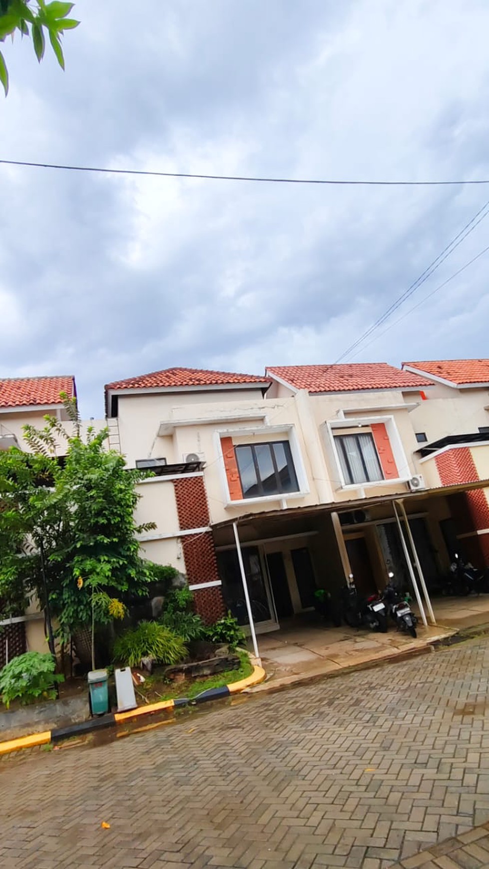 Rumah Bagus Di Felicity Town House Sawangan Depok