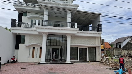 Rumah Mewah Lokasi Strategis di Jalan Ring Road Utara Maguwoharjo Depok Sleman 