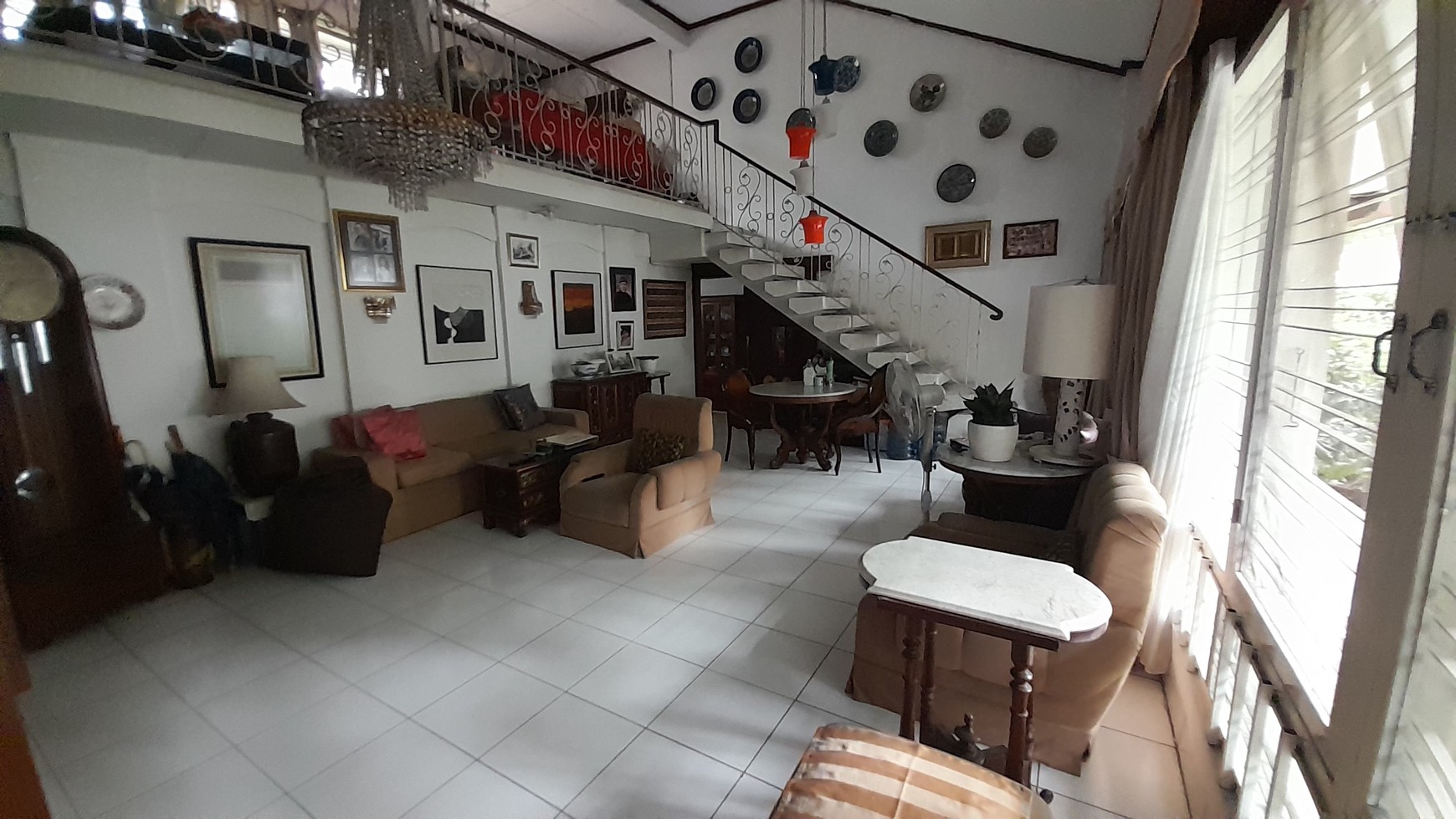 DIJUAL Rumah di Zona Komersial cocok untuk Cafe, Resto dan Showroom