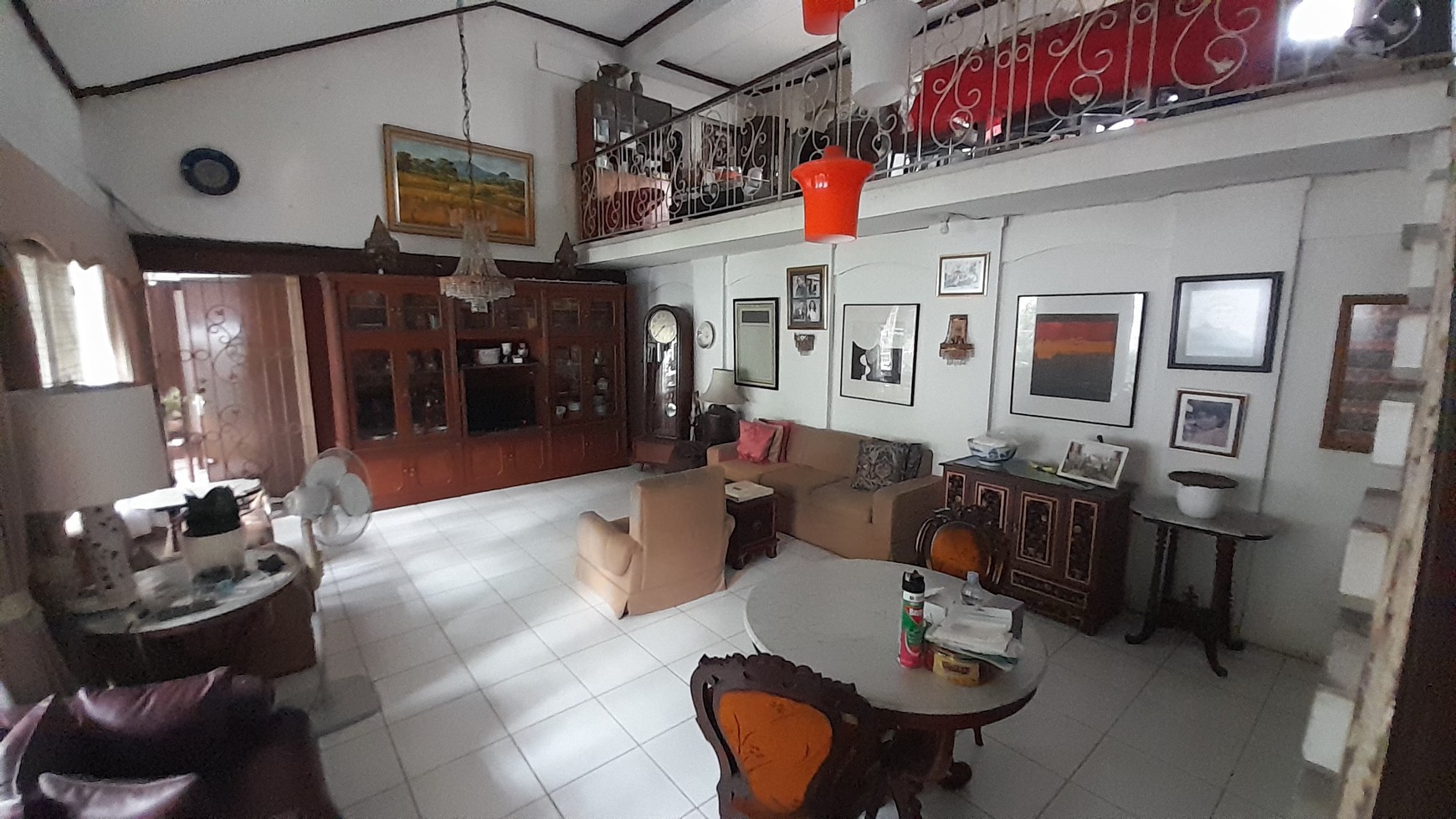 DIJUAL Rumah di Zona Komersial cocok untuk Cafe, Resto dan Showroom