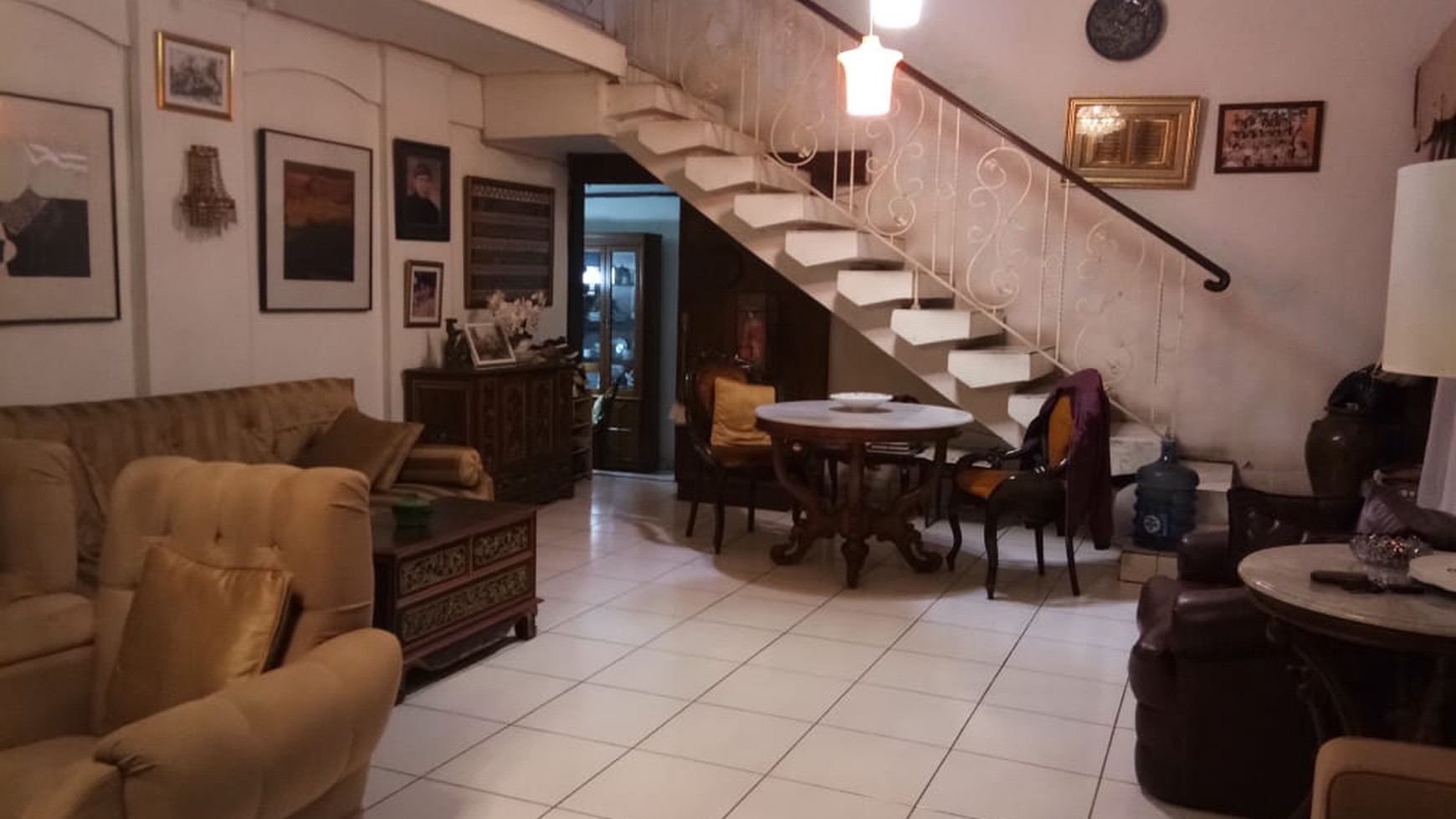 DIJUAL Rumah di Zona Komersial cocok untuk Cafe, Resto dan Showroom