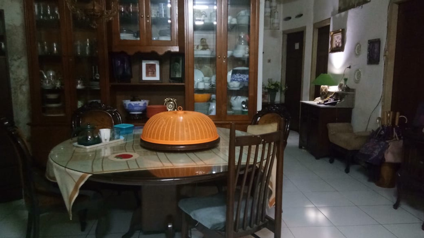 DIJUAL Rumah di Zona Komersial cocok untuk Cafe, Resto dan Showroom