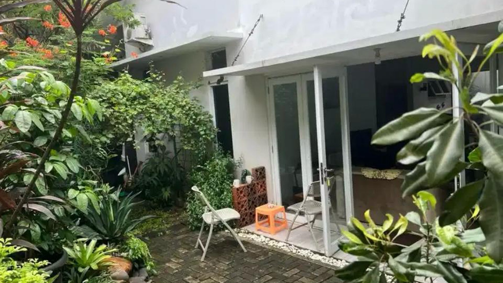 Rumah bagus, asri dan nyaman dalam Cluster di Bintaro Sektor 9