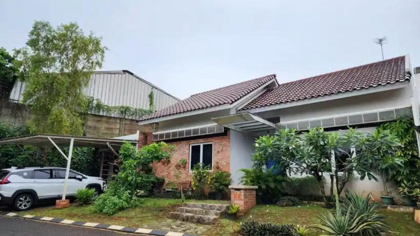 Rumah bagus, asri dan nyaman dalam Cluster di Bintaro Sektor 9