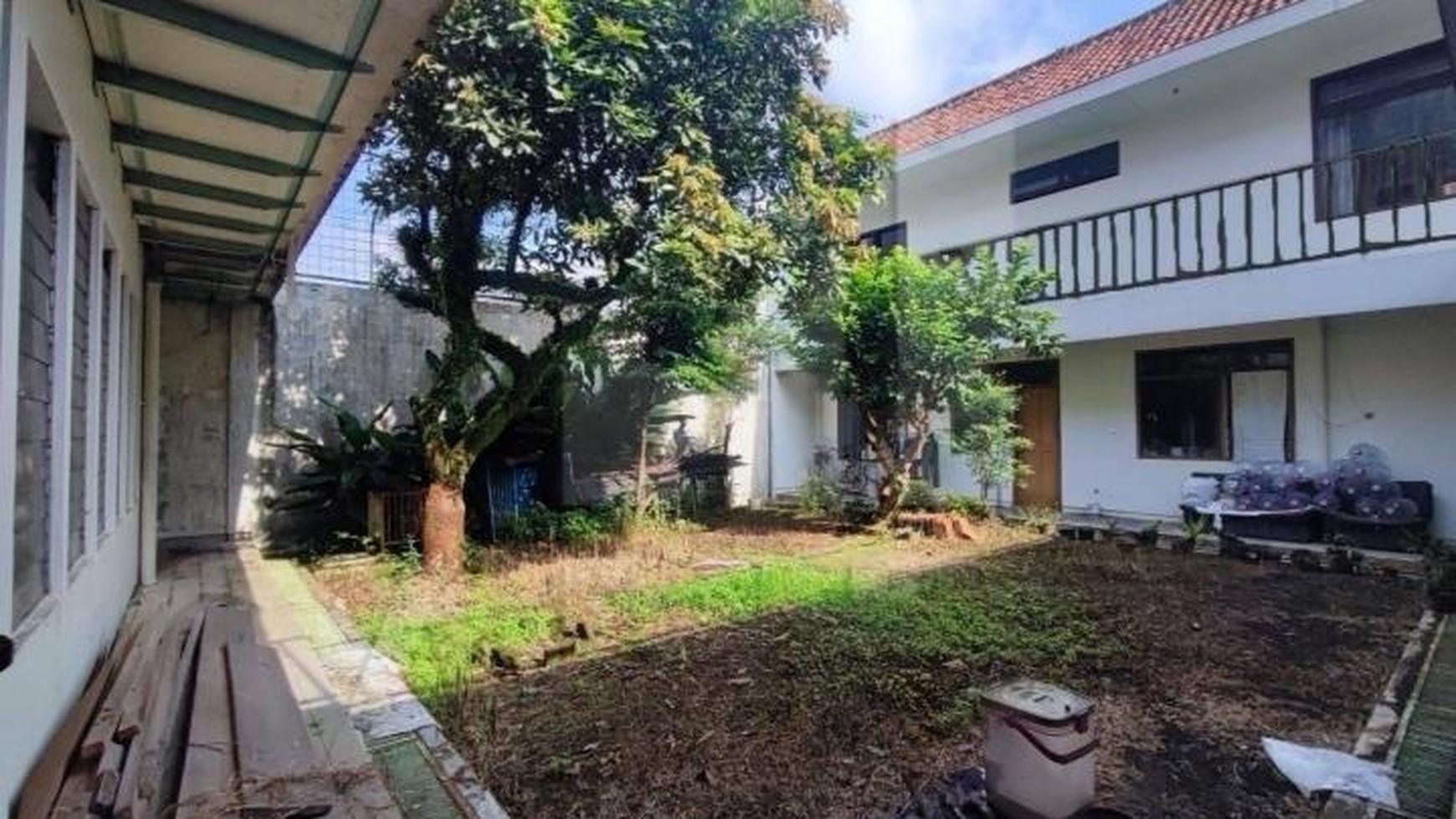 Rumah 2 Lantai di Trunojoyo Kec Bandung Wetan