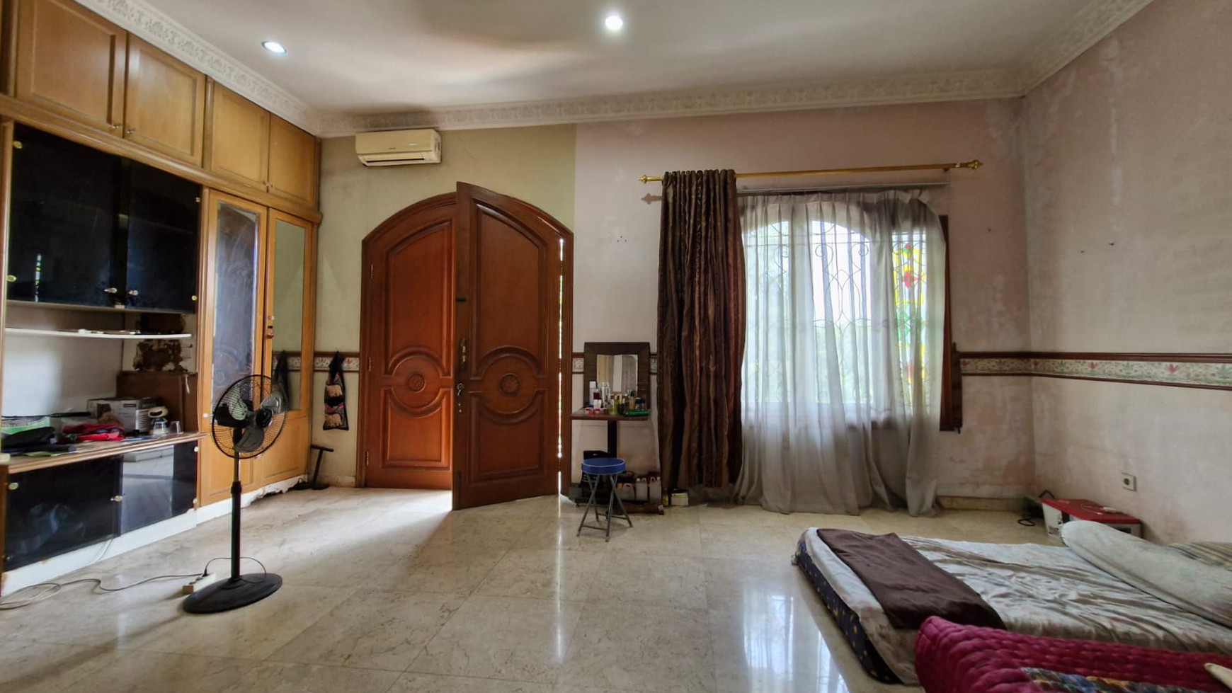 Di Jual Rumah dengan jalan lebar di kompleks ada one gate system 24 jam dilokasi Jl Senaru Bukit Mas Rempoa, Bintaro, Jakarta Selatan. 