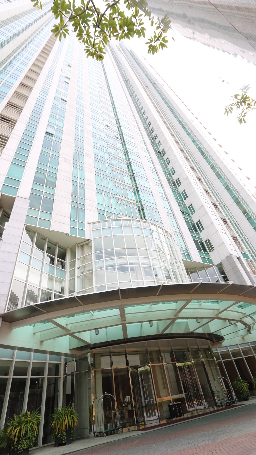 APARTEMEN THE PEAK SUDIRMAN 3 BR 232 m2, FURNISHED, SIAP HUNI, DEKAT SCBD & KUNINGAN #LLDD