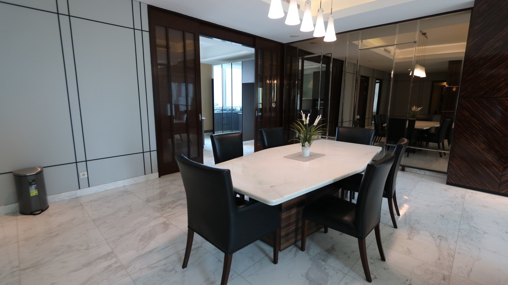 APARTEMEN THE PEAK SUDIRMAN 3 BR 232 m2, FURNISHED, SIAP HUNI, DEKAT SCBD & KUNINGAN #LLDD