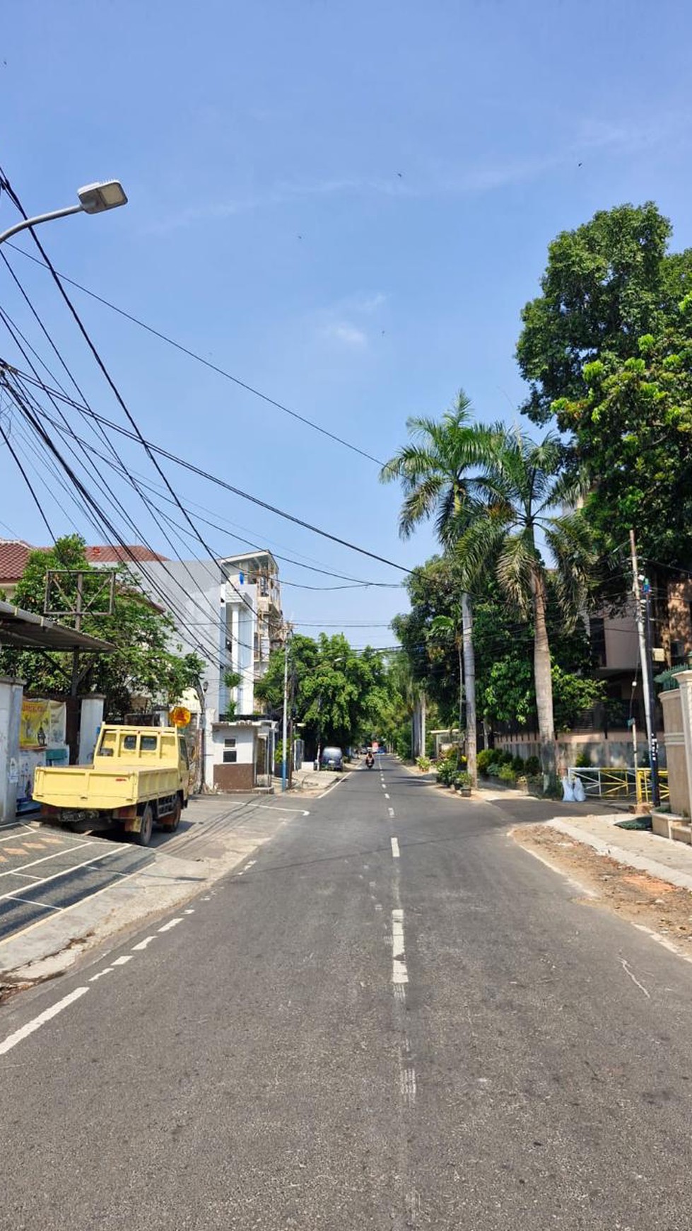 Di Jual Rumah mewah  siap huni di  Jl Cempaka Putih Barat Jakarta Pusat