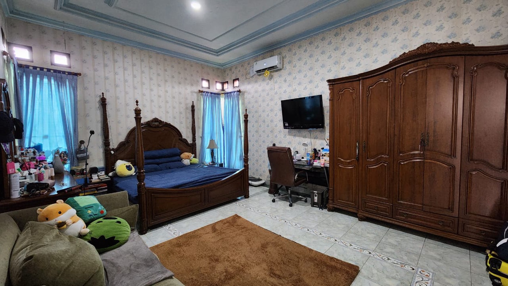 Rumah Mewah Klasik Fully furnished di Pondok Gede