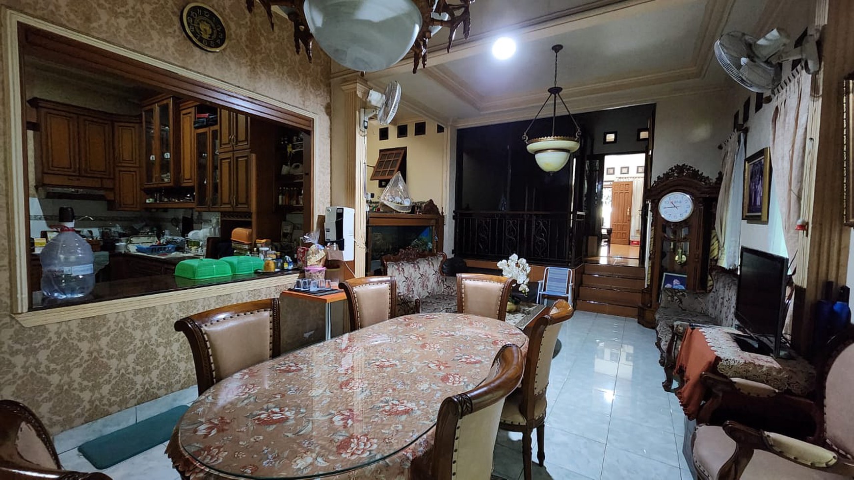 Rumah Mewah Klasik Fully furnished di Pondok Gede