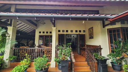 Rumah Mewah Klasik Fully furnished di Pondok Gede