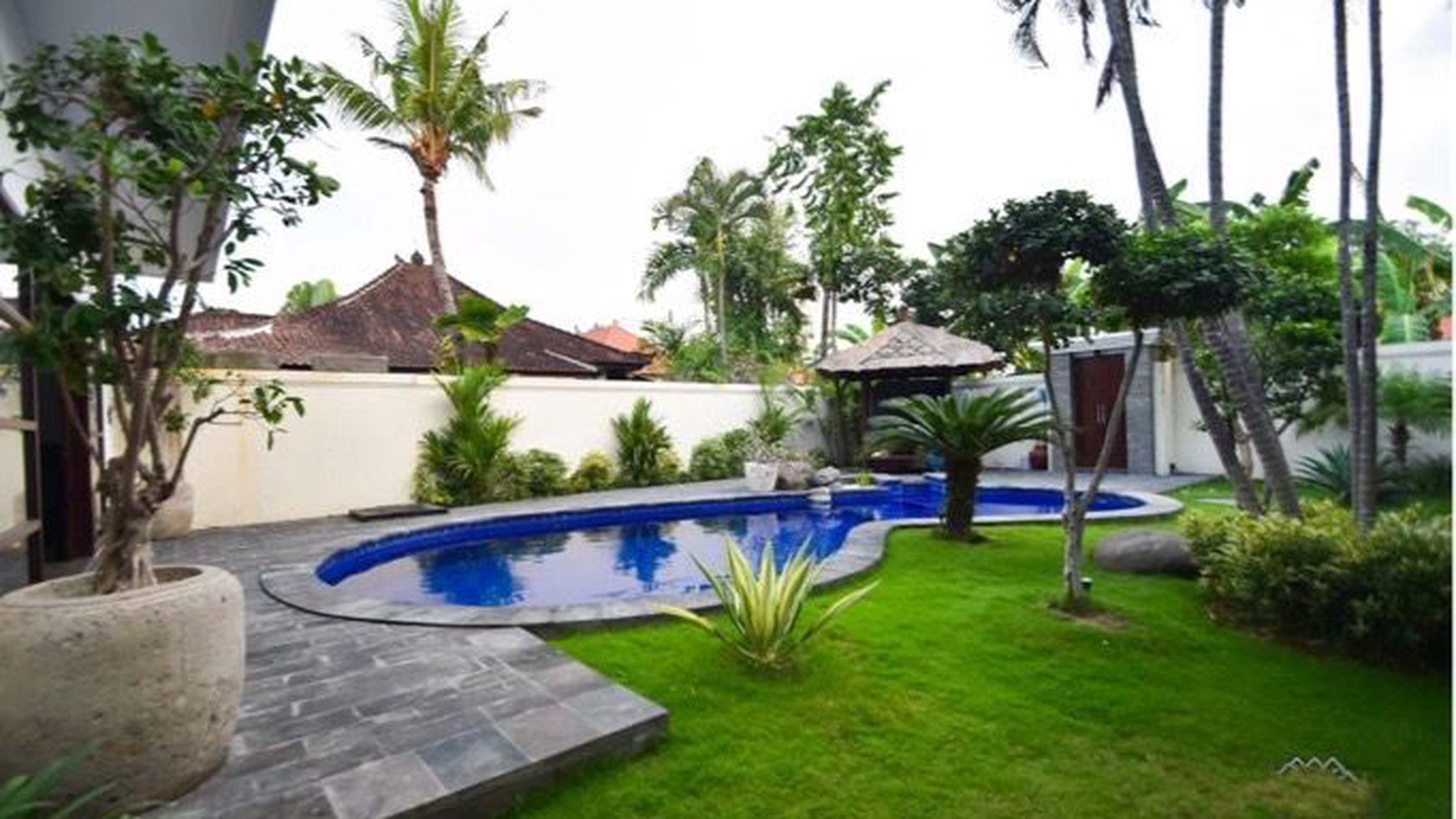 Freehold - Luxurious Freehold 3-Bedroom Villa with Expansive Garden in Prestigious Canggu Location