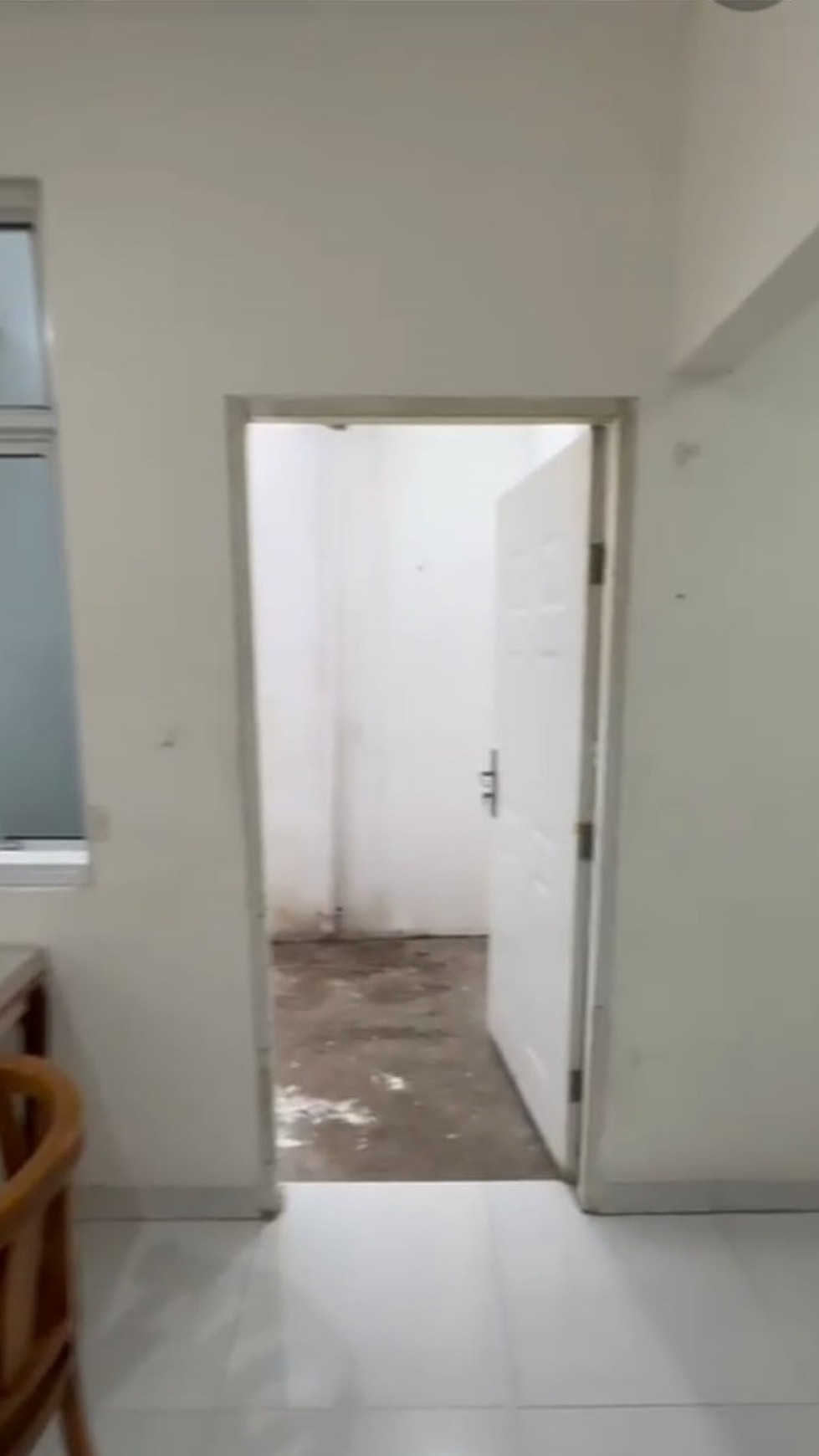 Rumah Siap Huni Baru Renovasi berada diarea BSD Dijual Dengan Harga menarik 