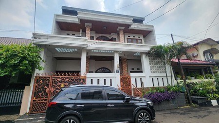 Rumah Ada Rooftop dalam Komplek Strategis di Cinere, Depok - Harga Menarik