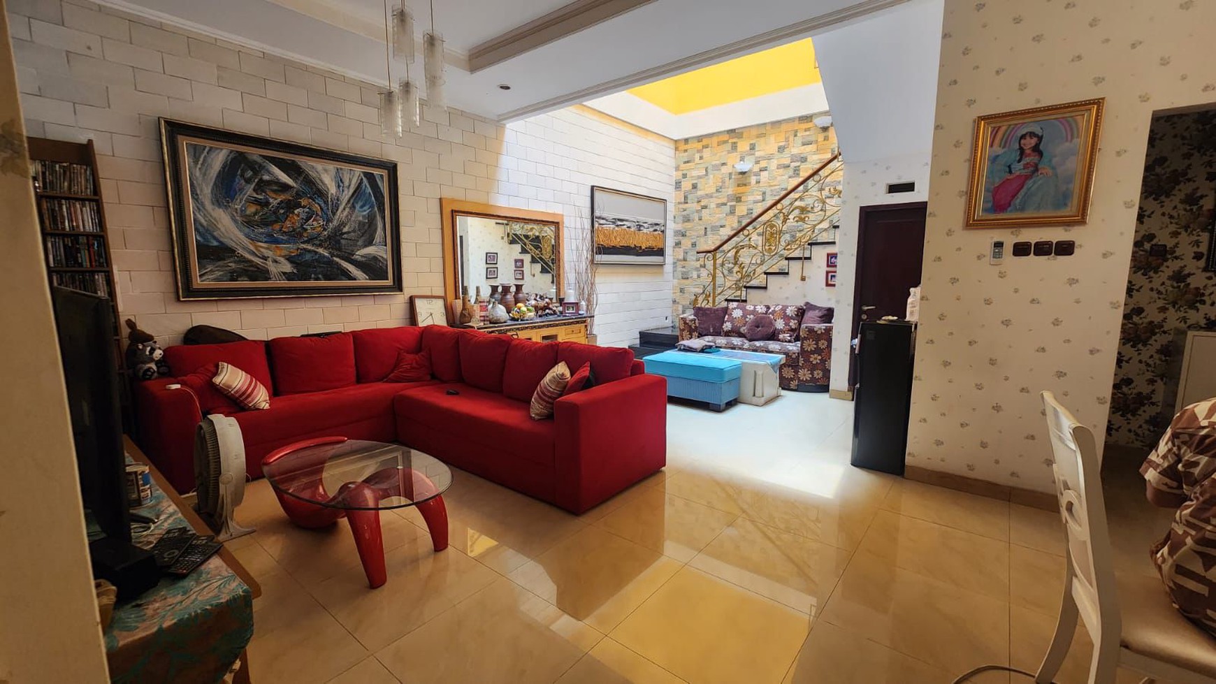 Rumah Ada Rooftop dalam Komplek Strategis di Cinere, Depok - Harga Menarik