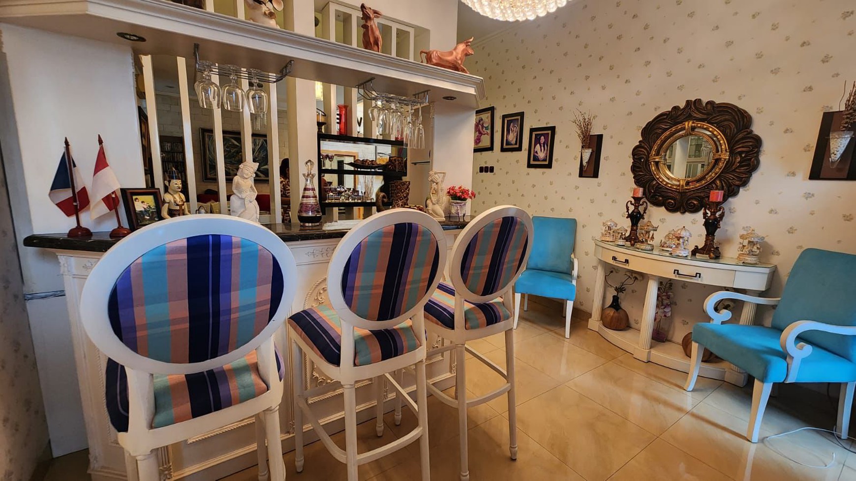 Rumah Ada Rooftop dalam Komplek Strategis di Cinere, Depok - Harga Menarik