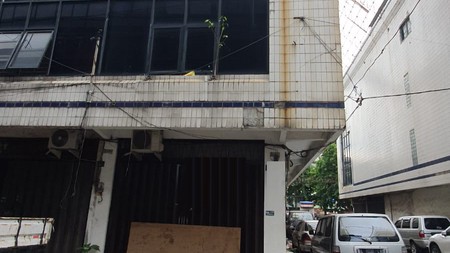 Disewakan Ruko Strategis Hook di Komplek Semut Megah Surabaya