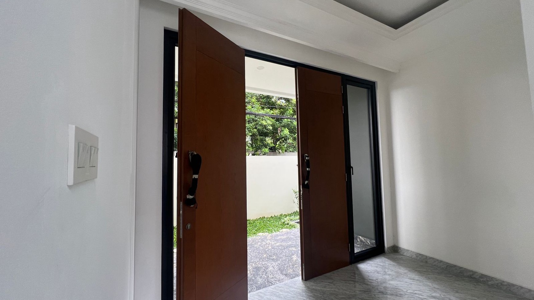 Brandnew bright house for rent kemang jakarta selatan semifurnish 