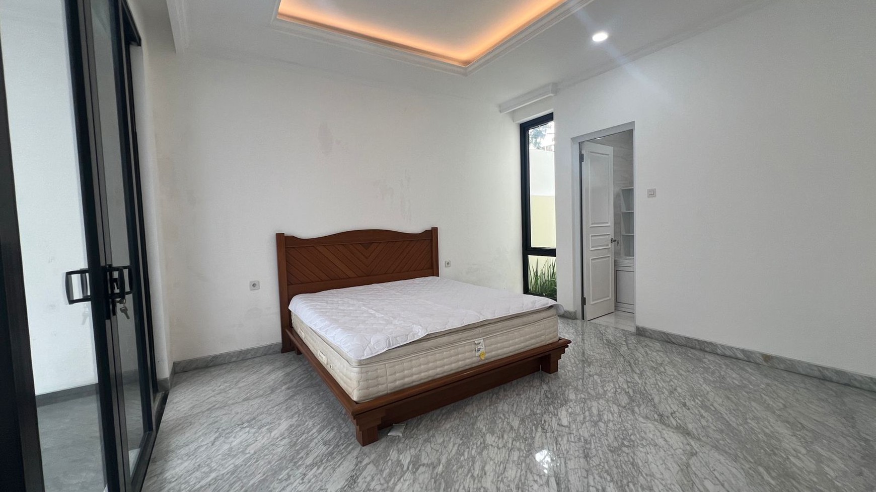 Brandnew bright house for rent kemang jakarta selatan semifurnish 