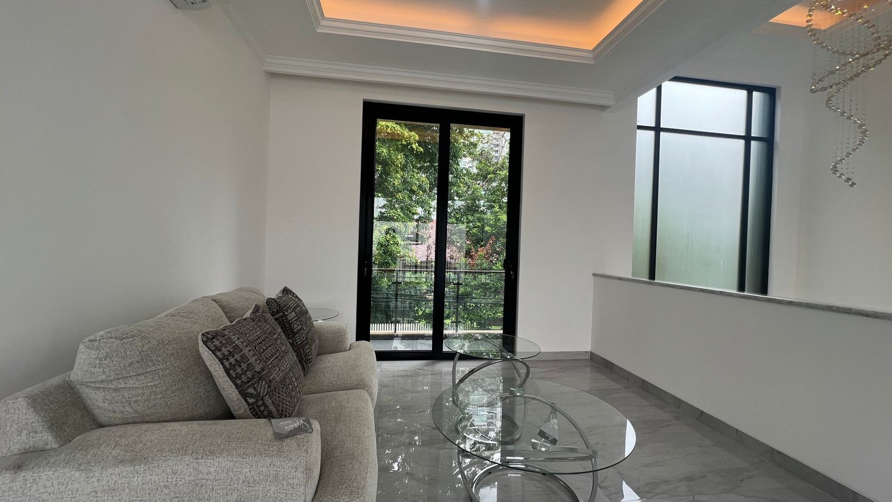 Brandnew bright house for rent kemang jakarta selatan semifurnish 