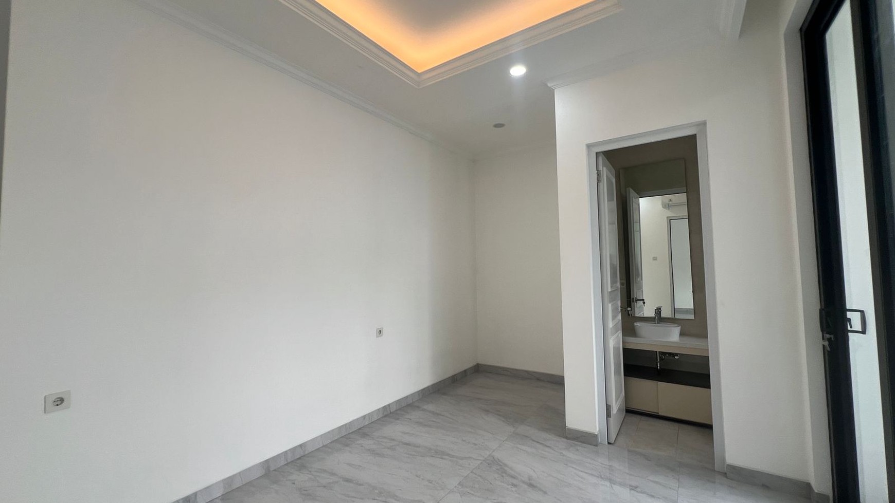 Brandnew bright house for rent kemang jakarta selatan semifurnish 