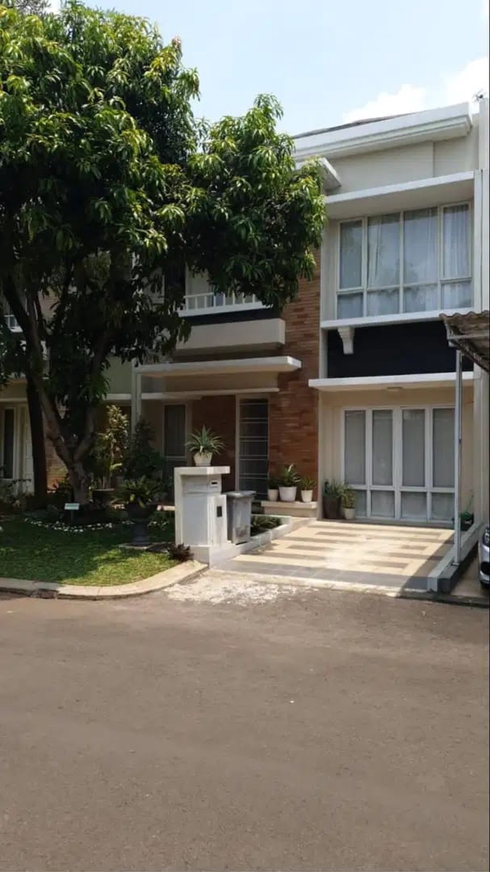 Flash Sale. Rumah bagus cluster Edison, Gading Serpong. 