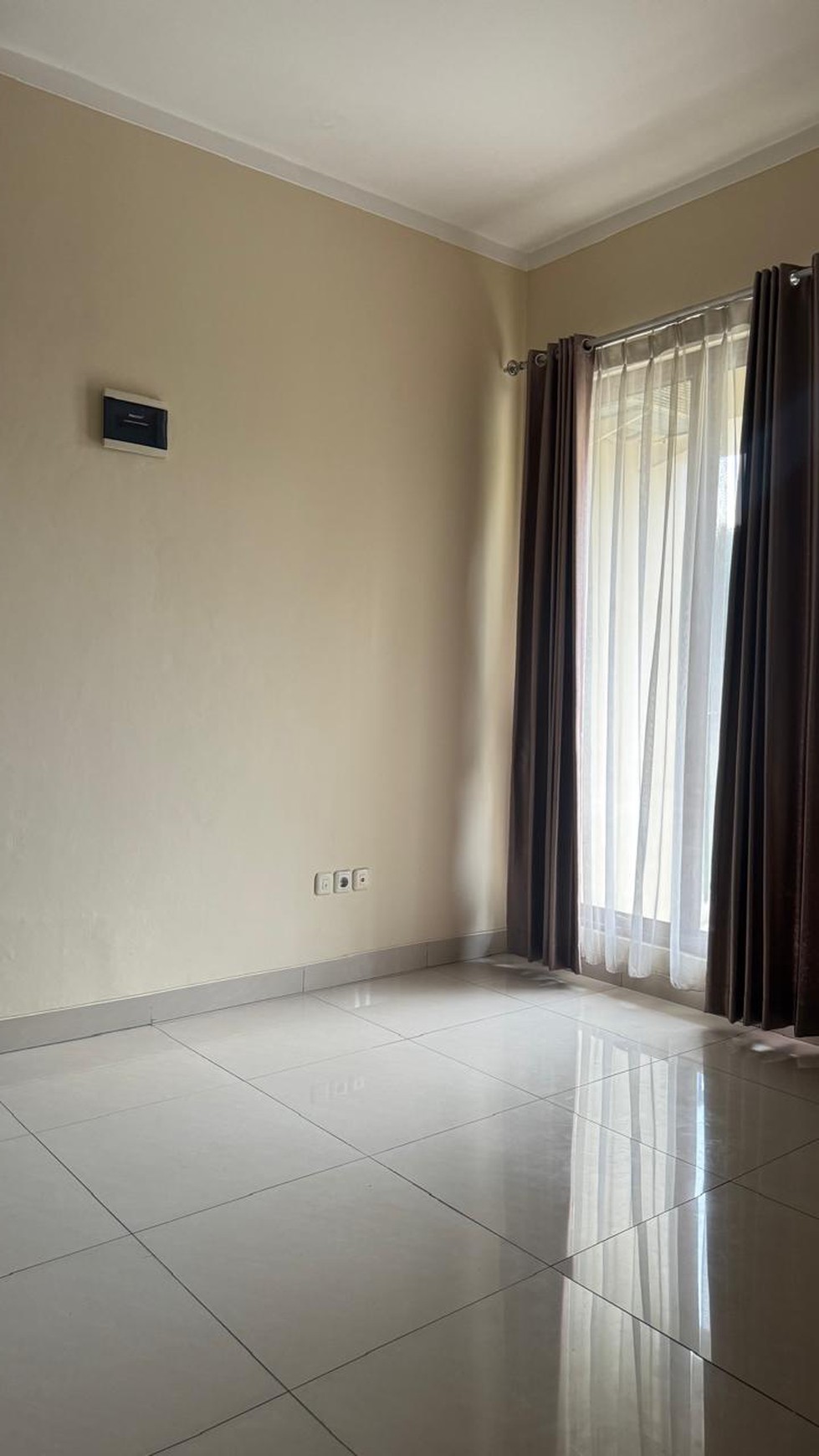 Rumah 2 lantai, dalam cluster di Graha Bintaro