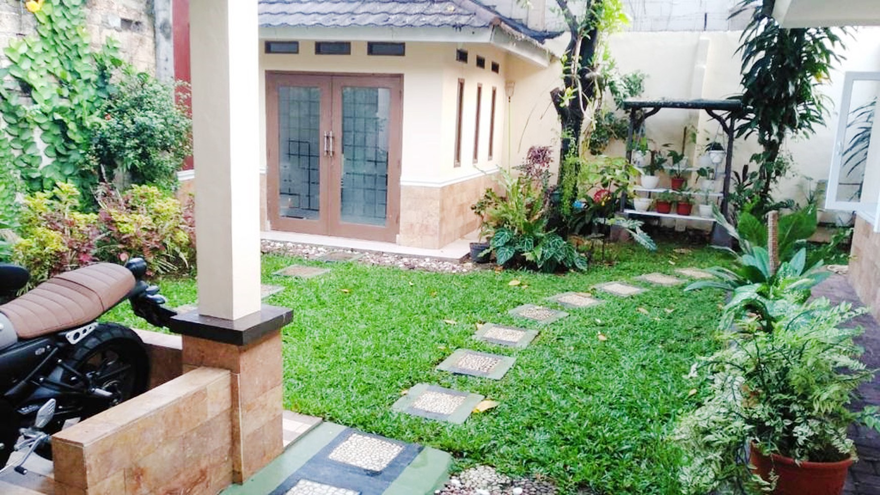 Rumah Bagus Siap Huni dan Asri di Jl Melati, Pancoran Mas, Depok