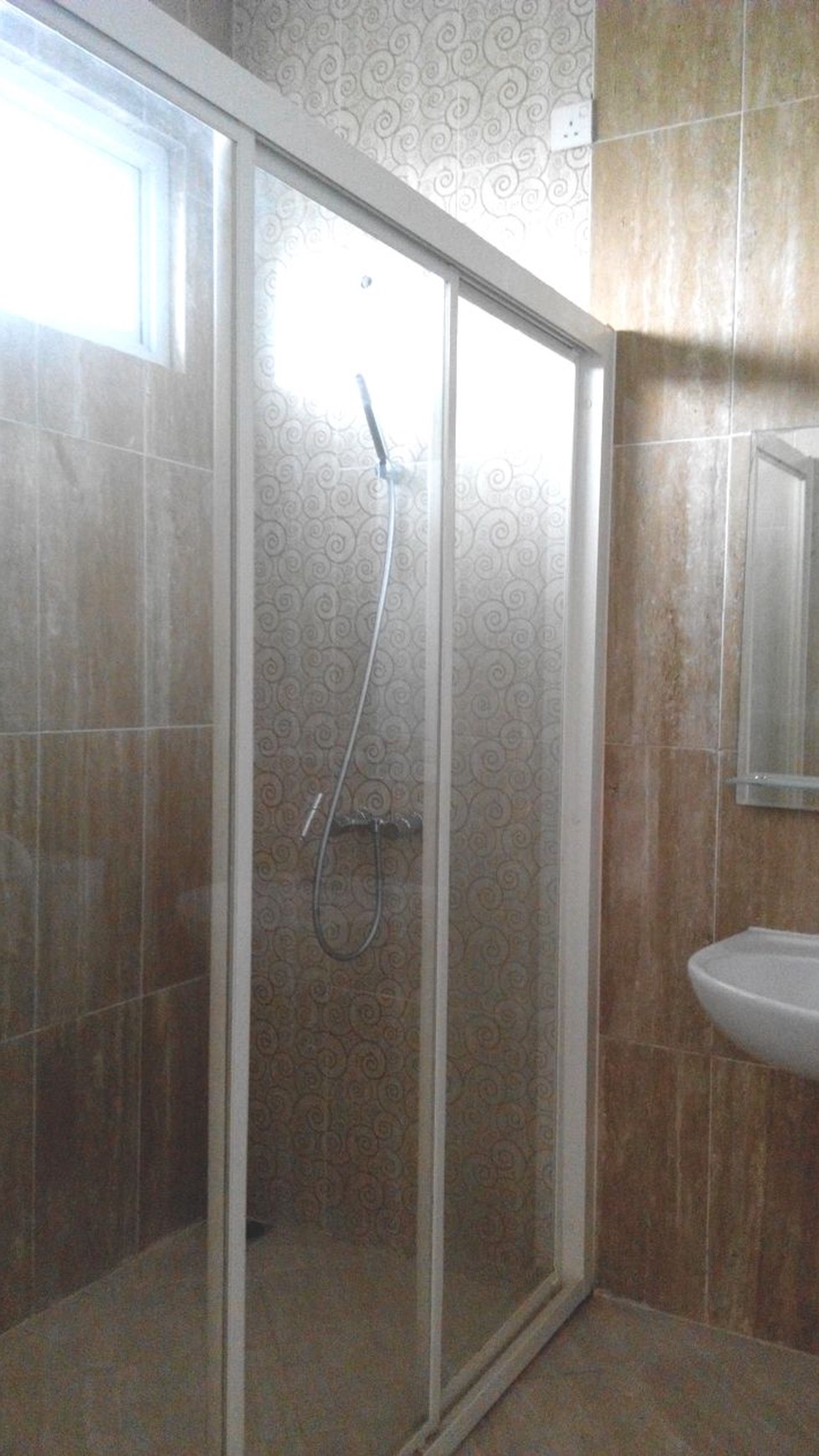 Dijual Rumah Siap Huni di Water Spring, Grand Wisata, Bekasi