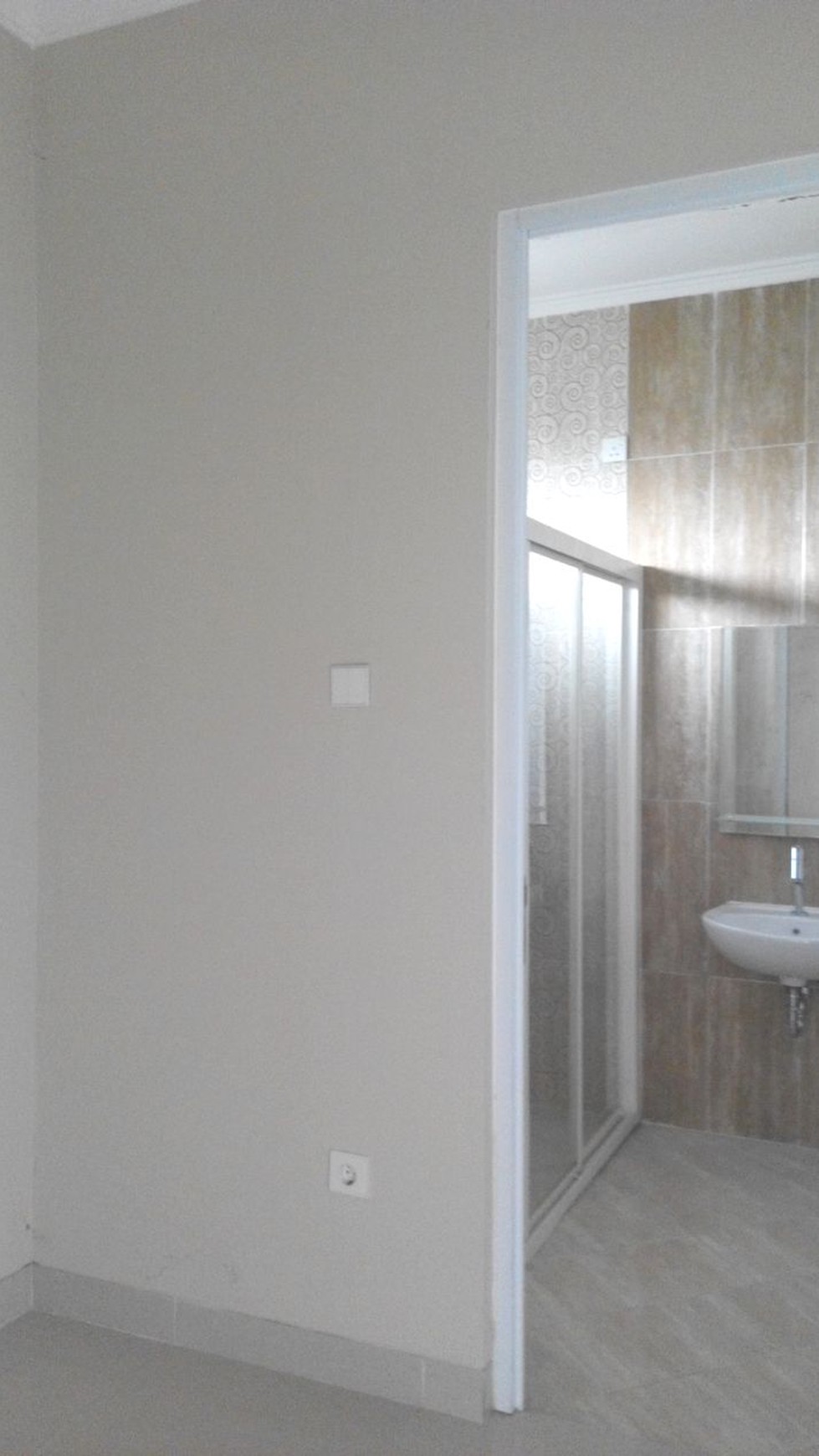 Dijual Rumah Siap Huni di Water Spring, Grand Wisata, Bekasi