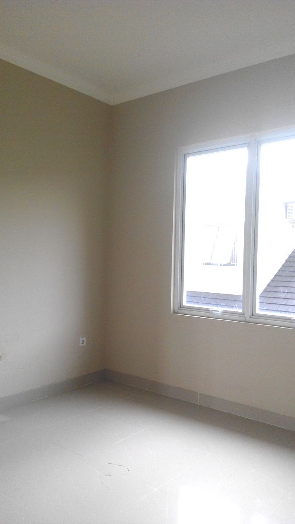 Dijual Rumah Siap Huni di Water Spring, Grand Wisata, Bekasi