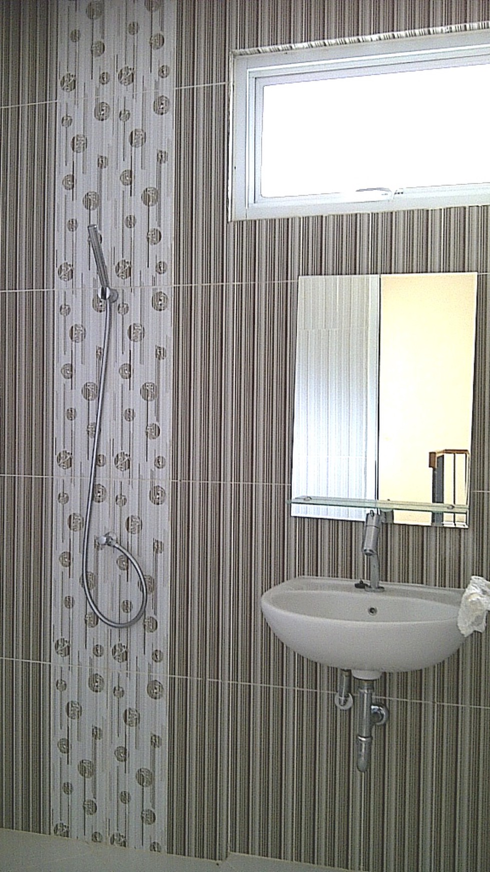 Dijual Rumah Siap Huni di Water Spring, Grand Wisata, Bekasi